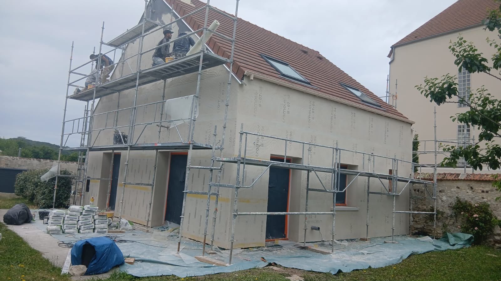 Équipe Ben Renov sur le chantier - ITE PSE sur brique Rosny-sur-Seine