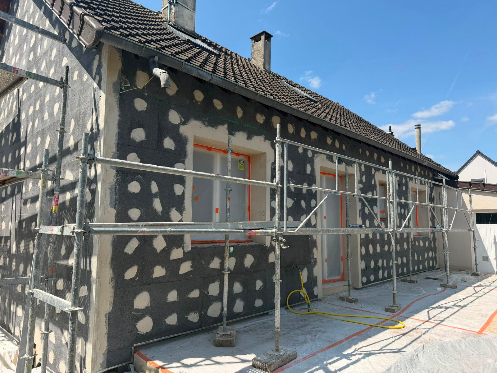 Sous-enduit sur les panneaux de PSE, vue de façade - ITE PSE Saint-Mard